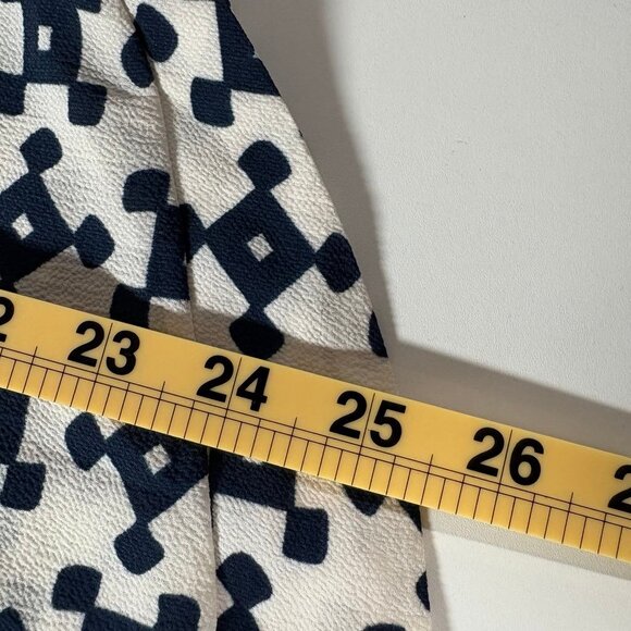 💙 41 Hawthorn Blue & White Geometric Button Detail Blouse 💙 - Picture 7 of 9